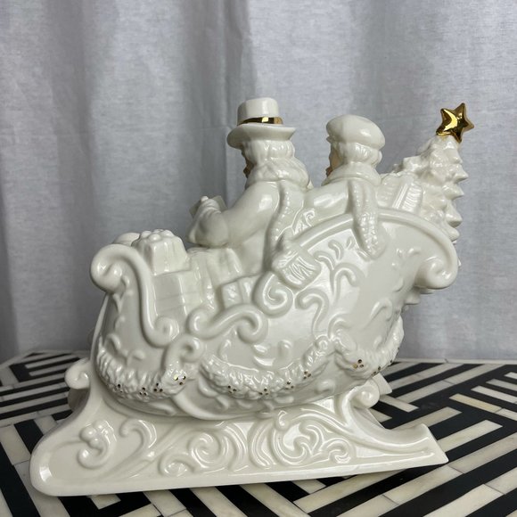 Vintage music box sculpted in a sleigh with caroling family - Picture 4 of 16